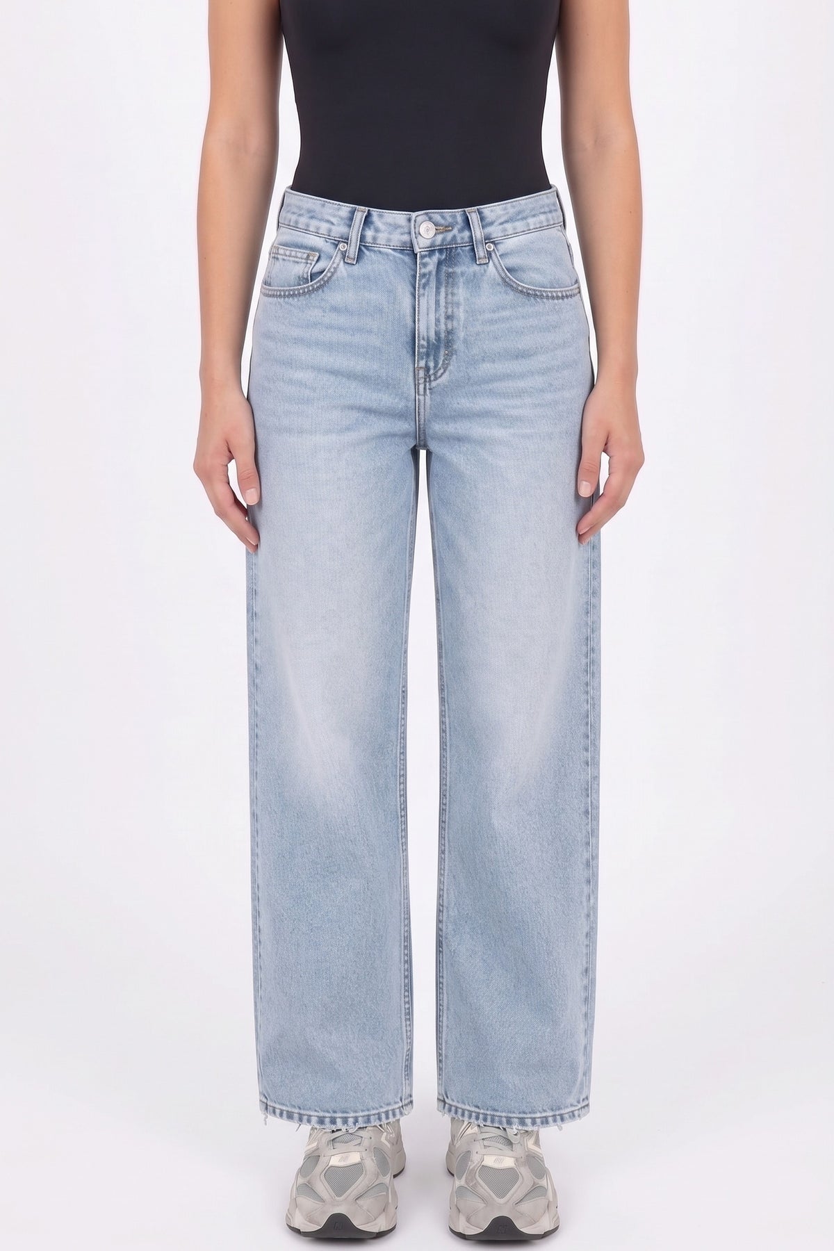 Jeans Regular Chiaro fronte — packshot e-commerce Angel's Club Roma