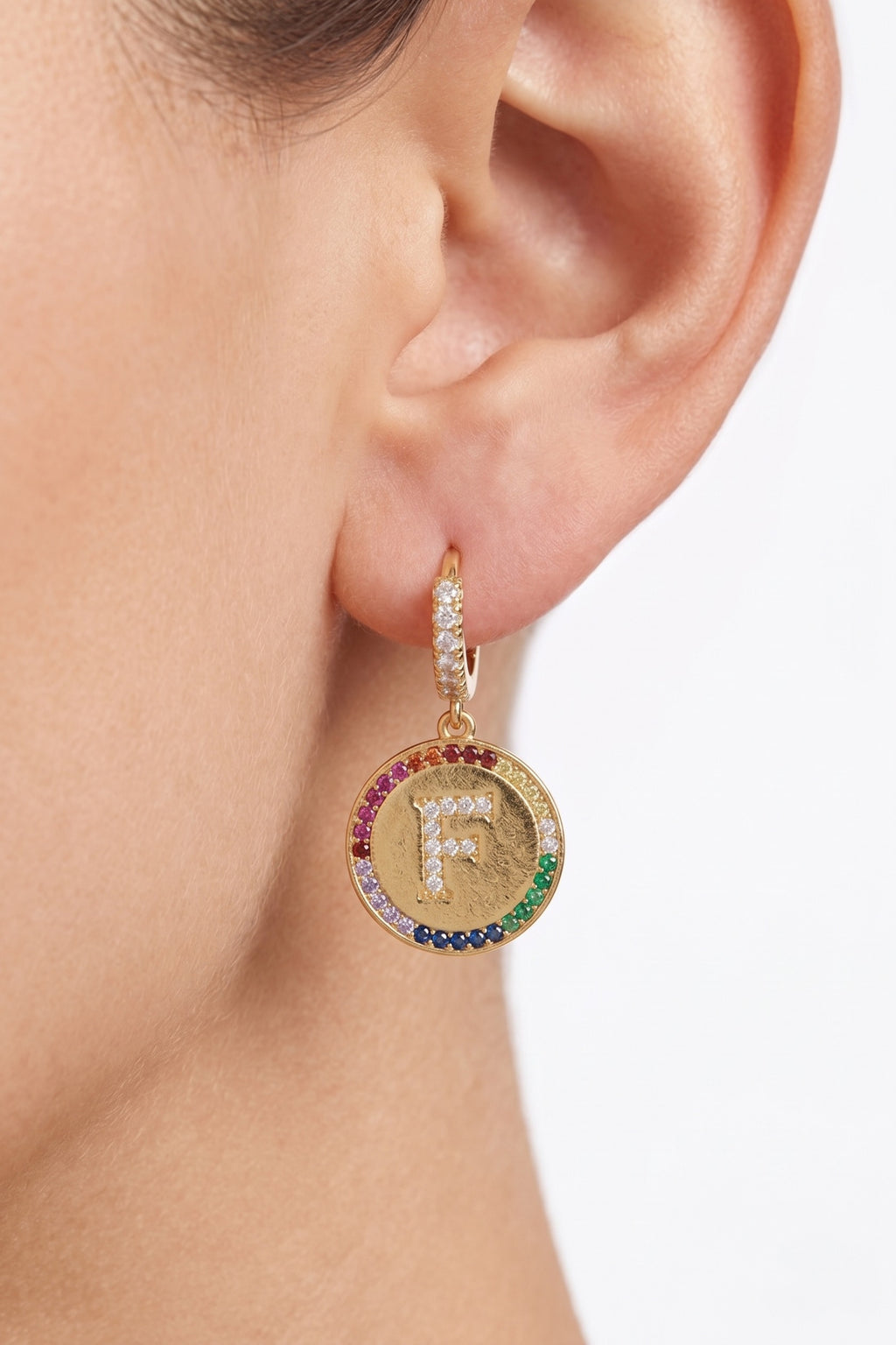 Orecchino con iniziale F — packshot e-commerce Angel's Club Roma